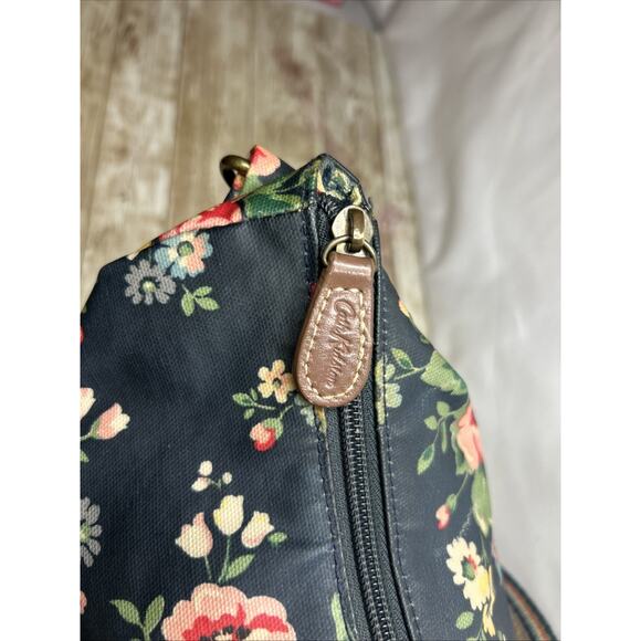 Cath Kidston Crossbody Bag NAVY BLUE Floral Matt Oil Cloth - Picture 7 of 16